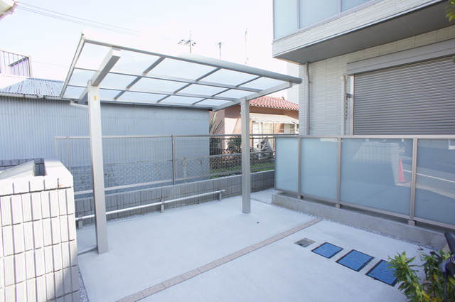 その他共有部分　雨の日でも安心して止められる屋根付の駐輪場です☆