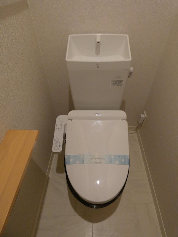 トイレ　※間取りが反転タイプのお部屋のお写真です。