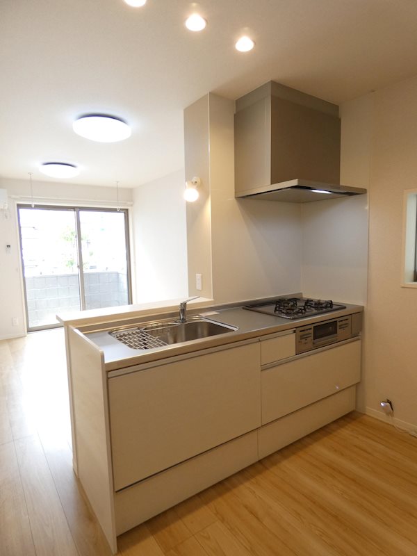 キッチン　※間取りが反転タイプのお部屋のお写真です。