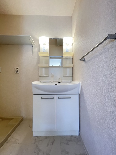洗面設備　別部屋参考写真です
