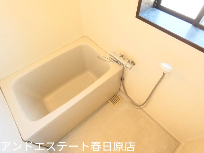 バス・シャワールーム　窓あり浴室（換気良好）