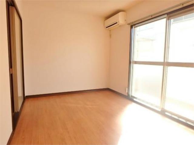 居室・リビング　日当たり良好で明るいお部屋です