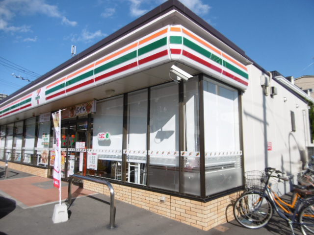 コンビニ　セブン‐イレブン 横浜新吉田東１丁目店（コンビニ）まで590m