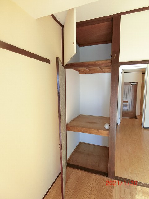収納　洋室収納（開）