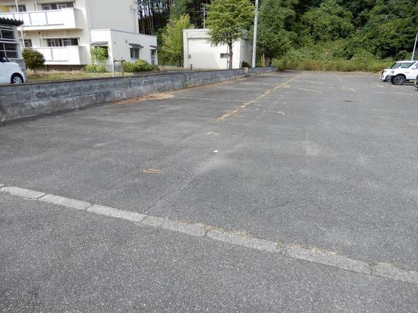 駐車場　車をお持ちの方に嬉しい駐車場付きの物件です