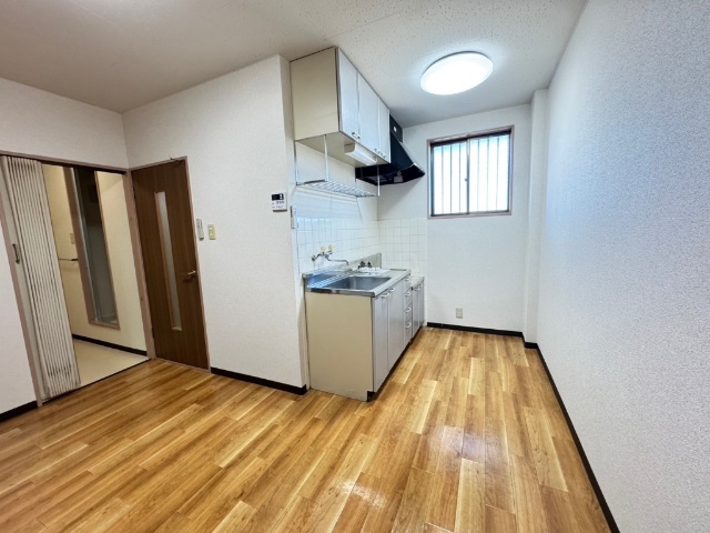 居室・リビング　各部屋とも隣接しているため便利です♪