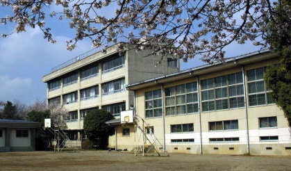 中学校　北本市立東中学校（中学校）まで610m
