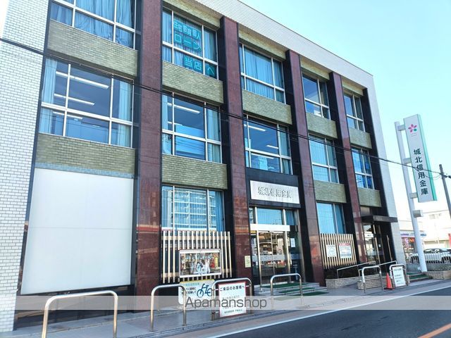 銀行　城北信用金庫戸田支店（銀行）まで240m