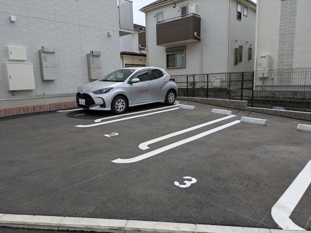 駐車場　舗装済みの駐車場