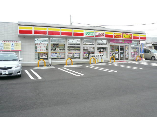 コンビニ　デイリーヤマザキ戸塚上柏尾店（コンビニ）まで600m