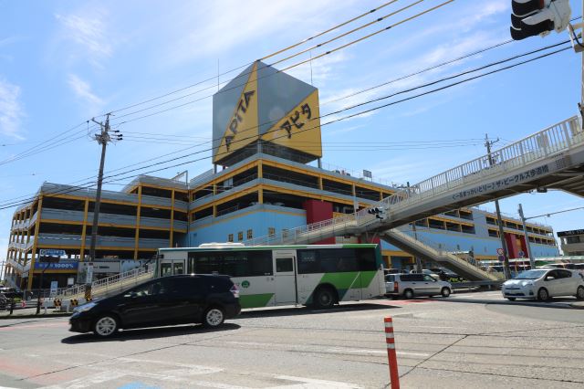 スーパー　アピタ向山店（スーパー）まで1100m