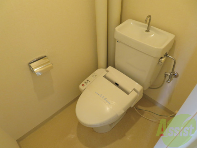 トイレ　トイレには、ウォシュレットが設置されているので便利ですね