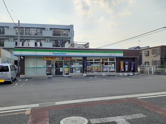 コンビニ　ファミマ　さいたま日進町2丁目（コンビニ）まで550m