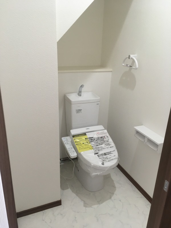 トイレ　反転間取り写真