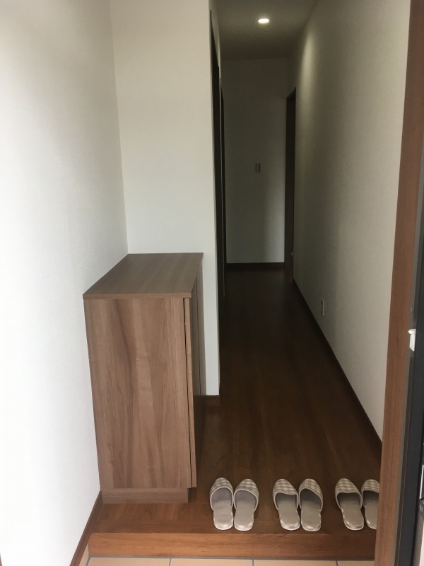 玄関　反転間取り写真