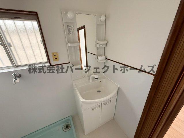 洗面設備　使いやすい独立洗面台です