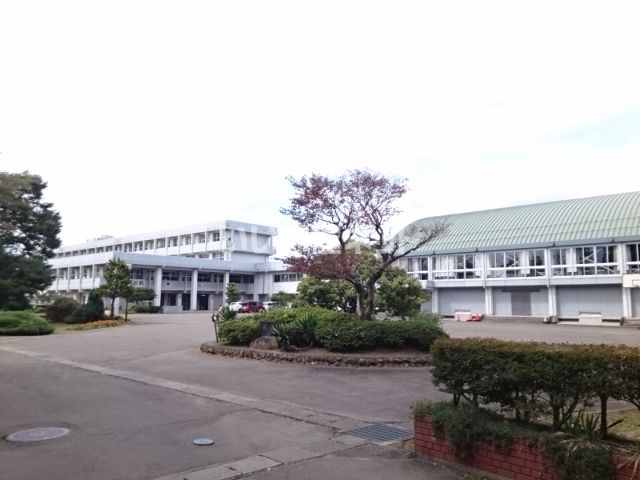 中学校　川崎町立川崎中学校（中学校）まで318m