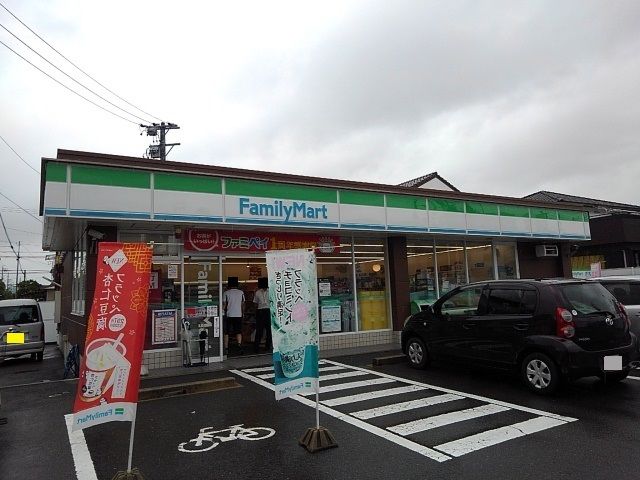 コンビニ　ファミリーマート（コンビニ）まで170m