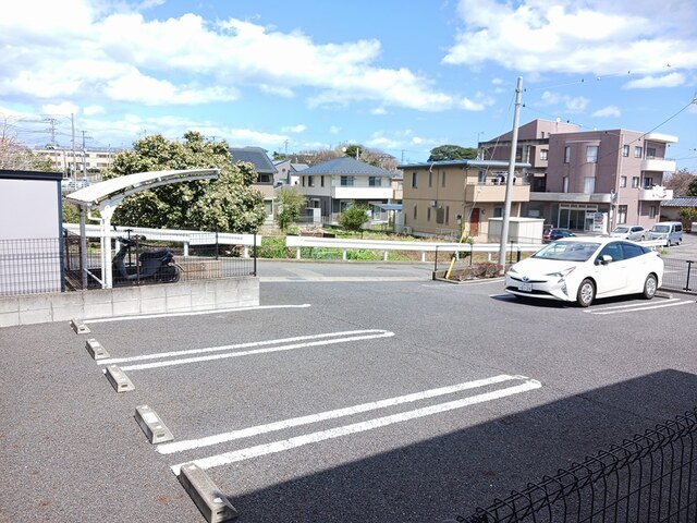 駐車場　駐車場があるので、車を買う予定の方も安心です