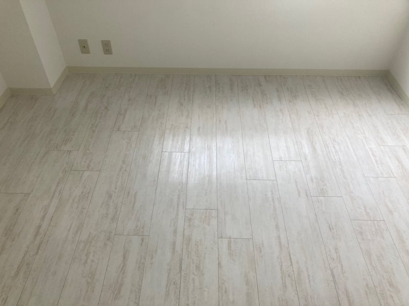 居室・リビング　同建物別号室の室内写真です。(301号室)