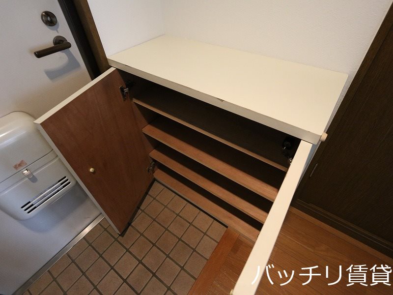 玄関　写真は別号室イメージの為、現状を優先致します