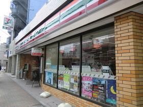 コンビニ　セブン（コンビニ）まで200m