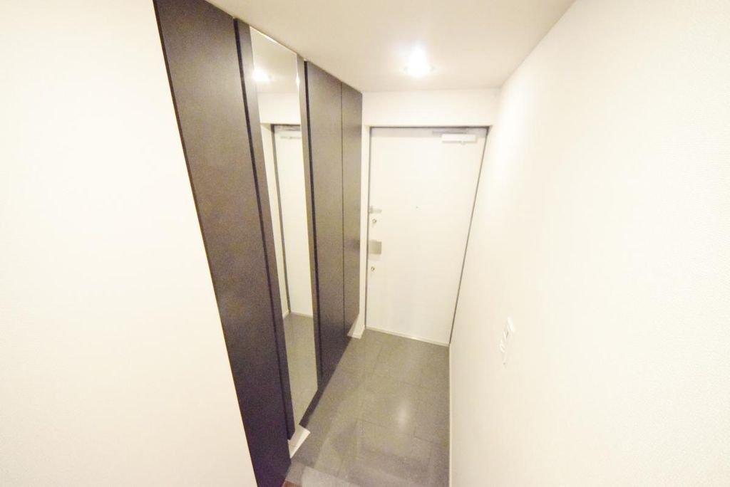 玄関　同物件別部屋