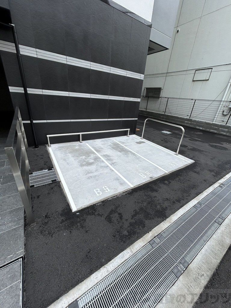 駐車場　バルコニー