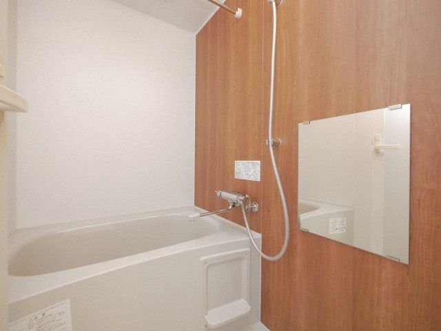 バス・シャワールーム　同物件・別部屋の写真です
