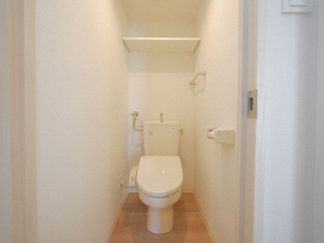 トイレ　同物件・別部屋の写真です