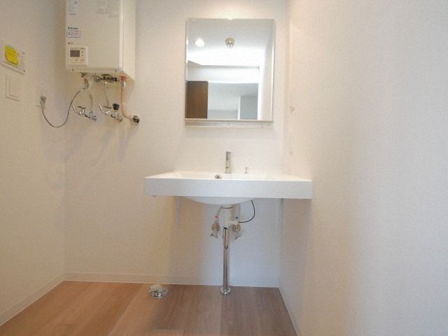 洗面設備　同物件・別部屋の写真です