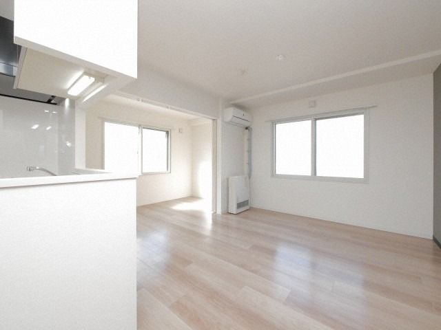 居室・リビング　同物件・別部屋の写真です
