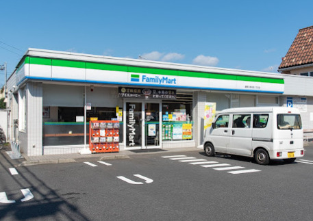 コンビニ　ファミリーマート 練馬石神井町八丁目店（コンビニ）まで815m