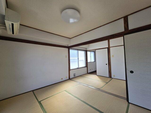 その他部屋・スペース　フローリングへ変更中?
