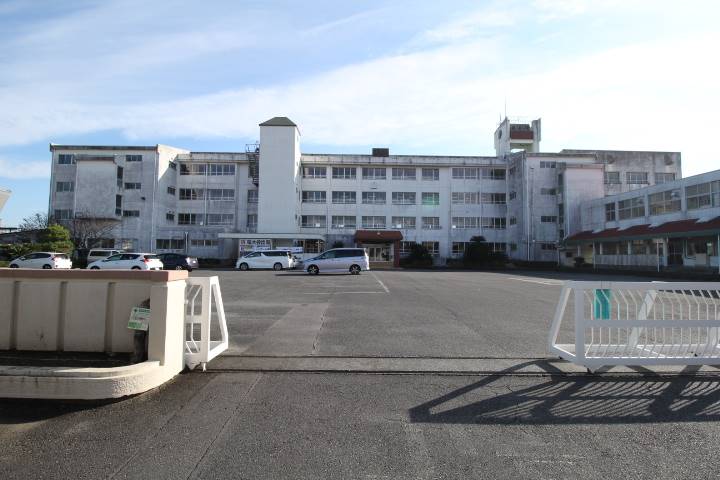 中学校　菊川市立岳洋中学校（中学校）まで2220m