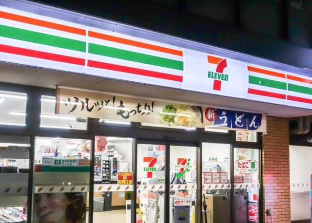 コンビニ　セブンイレブン　新宿５丁目靖国通り店（コンビニ）まで120m