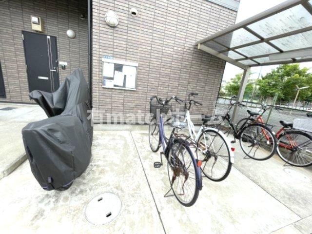 エントランス　お部屋のお写真は反転となっております 間取り図を参照願います