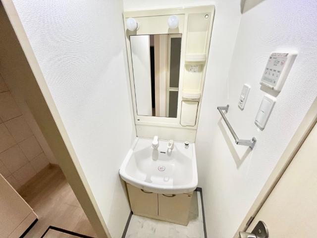 洗面設備　身支度に欠かせない独立洗面台♪