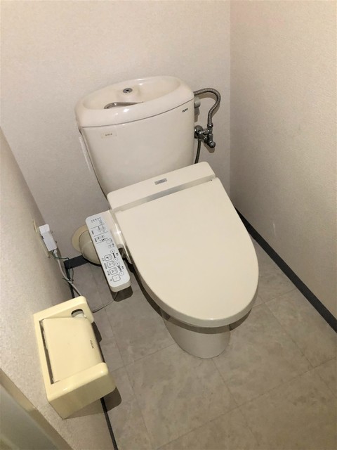 トイレ　温水洗浄便座付きです！