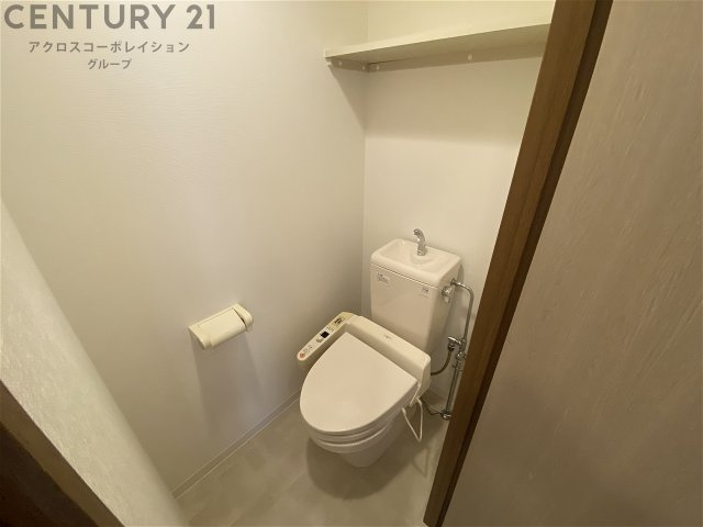 トイレ　温水洗浄便座付きのトイレです♪