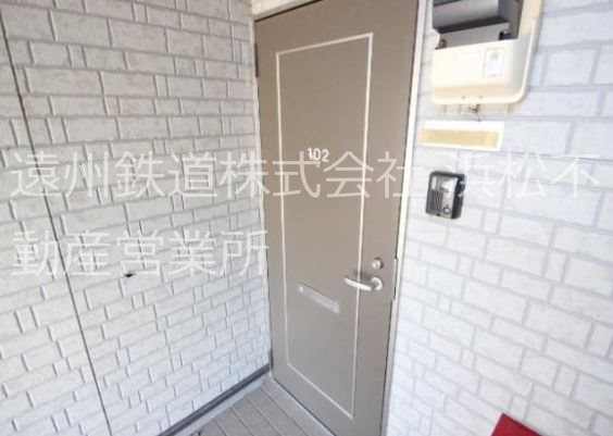玄関　＊他室の写真です。
