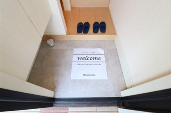 玄関　同建物別部屋写真