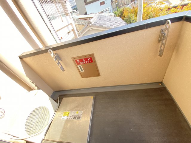 バルコニー　暖かな日差しのふりそそぐバルコニー