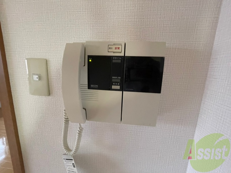セキュリティ　モニター付きインターホンです。顔が見えるのは安心です。
