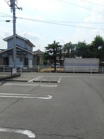 駐車場　駐車場があるので、車を買う予定の方も安心です
