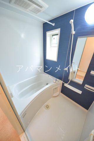 バス・シャワールーム　追い焚き機能付き！