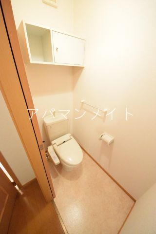 トイレ　ウォシュレット付き ！