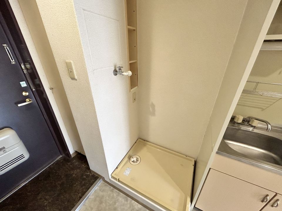 洗面設備　シンク横に室内洗濯機置場あります！