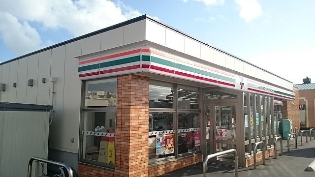 コンビニ　セブンイレブン糸満兼城（コンビニ）まで780m