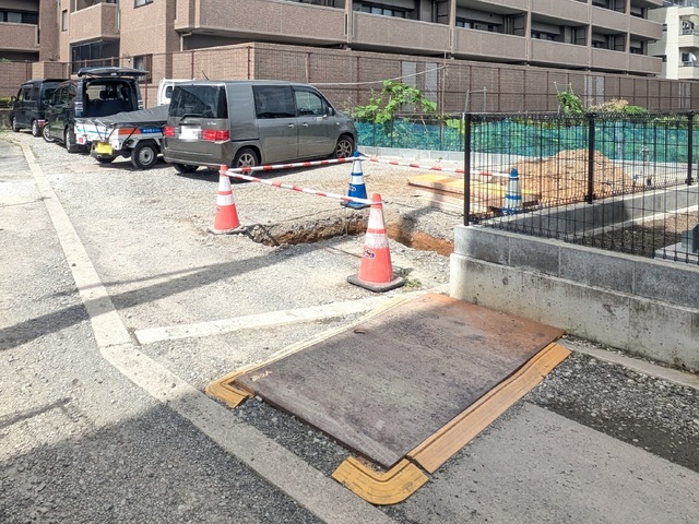 駐車場　建築中